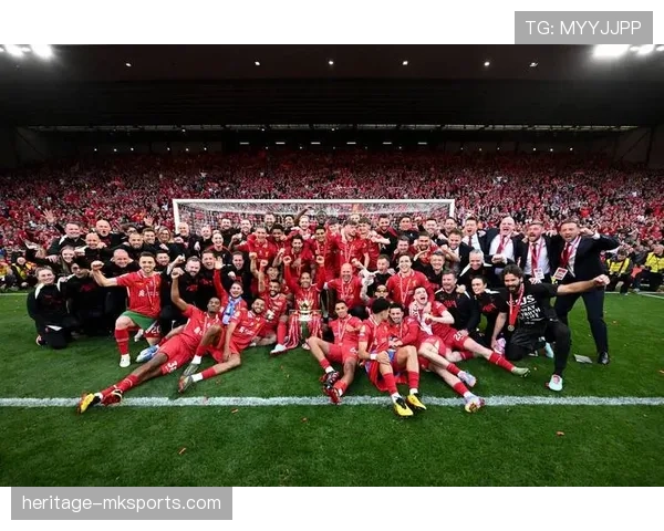 维拉与利物浦在英超赛季表现稳健,争夺形势愈发复杂 维拉与利物浦在英超赛季表现稳健,争夺形势愈发复杂