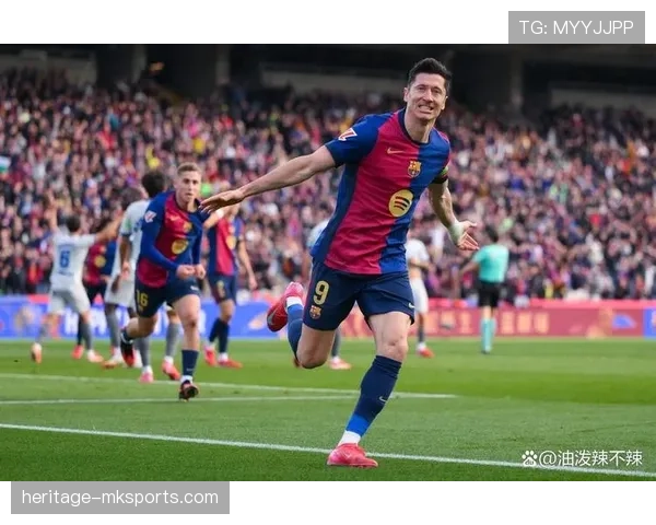 莱万多夫斯基37岁仍保持高效,状态稳健延续顶级联赛竞争力 莱万多夫斯基37岁仍保持高效,状态稳健延续顶级联赛竞争力