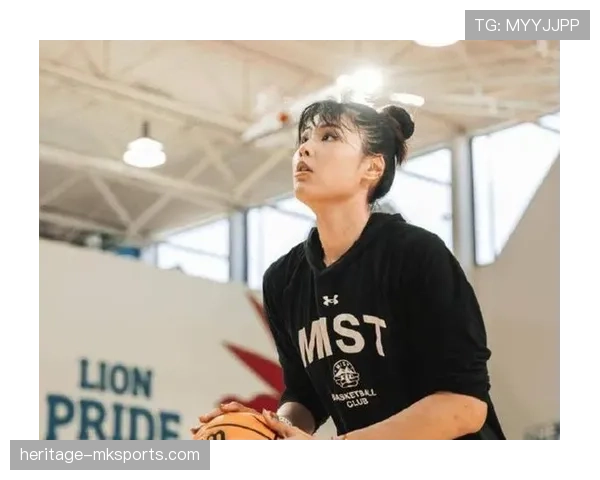 李月汝训练完顺手拎了三个爱马仕回家？